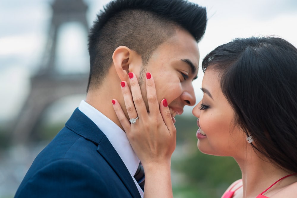 Creative engagement photo ideas - The engagement kiss