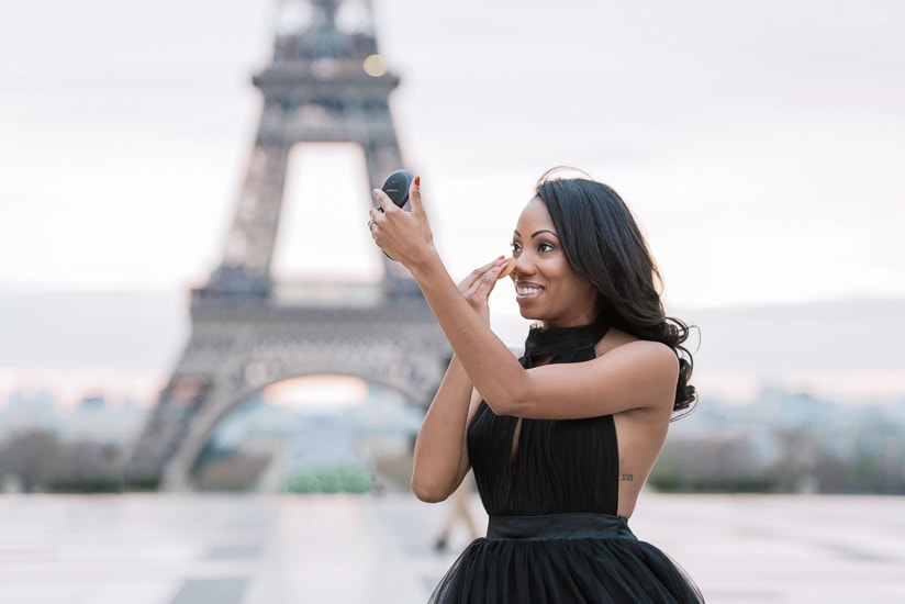 Beautiful black girl getting ready to take Paris portraits at the Eiffel Tower Beautiful black girl getting ready to take Paris portraits at the Eiffel Tower