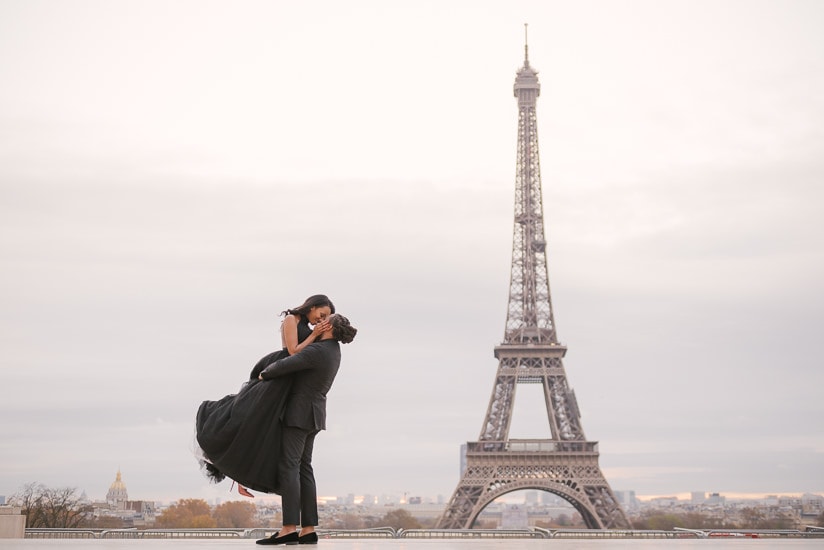 Cute couple photoshoot in Paris - Elegant gentleman lifting his girlfriend and having a romantic moment Cute couple photoshoot in Paris - Elegant gentleman lifting his girlfriend and having a romantic moment