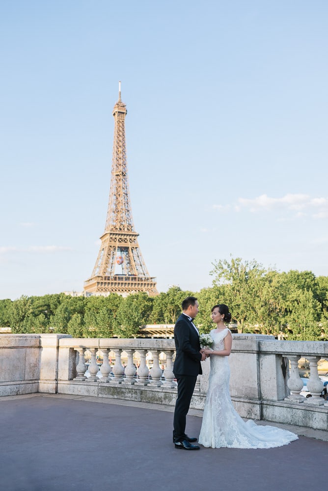 Elope in Paris at the Bir Hakeim bridge Elope in Paris at the Bir Hakeim bridge