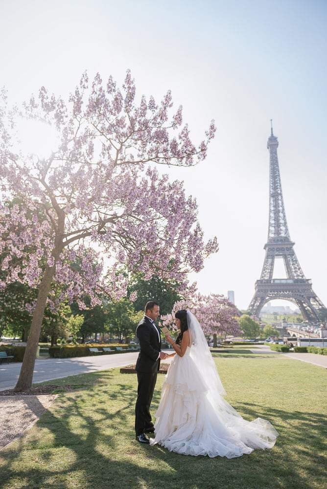Paris Elopement by the Trocadéro under cherry blossoms in Paris Paris Elopement by the Trocadéro under cherry blossoms in Paris