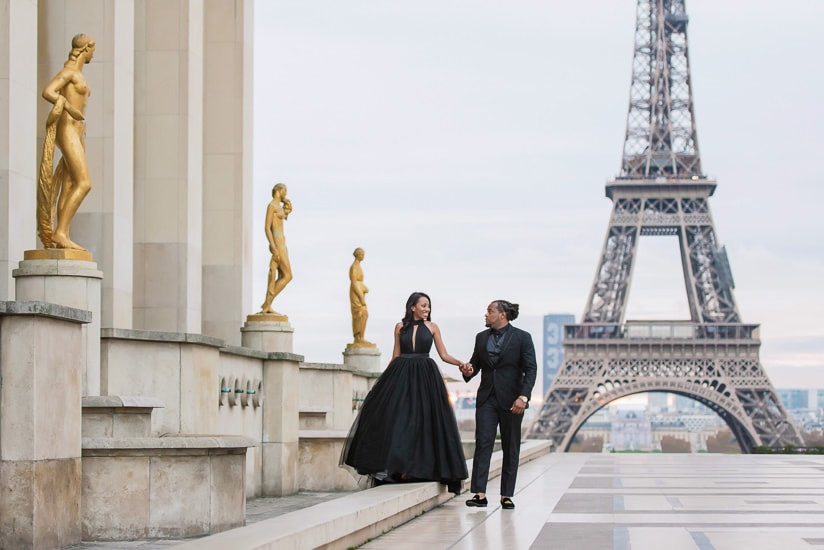 Cute couple photoshoot in Paris - Walking hand in hand in the city of love Cute couple photoshoot in Paris - Walking hand in hand in the city of love