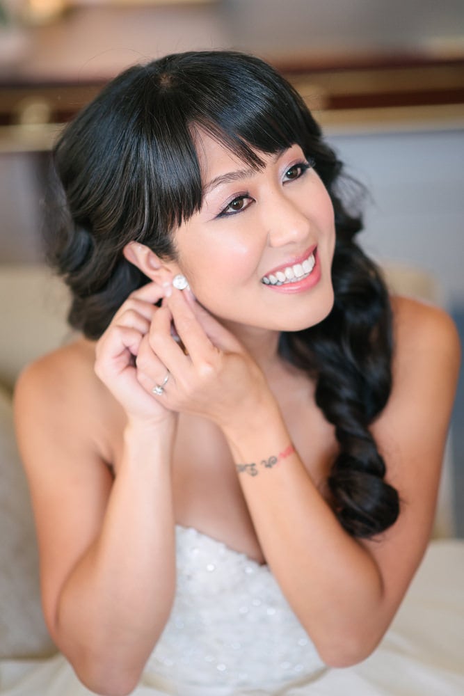 Paris elopement - Bride getting ready at Shangri La hotel in Paris - Wedding Planned by Rendez-Vous in Paris Paris elopement - Bride getting ready at Shangri La hotel in Paris - Wedding Planned by Rendez-Vous in Paris