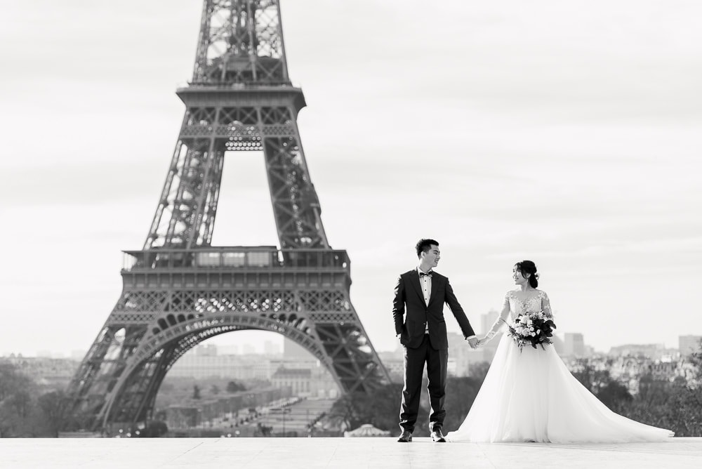 Pre wedding pictures poses - Simply holding hands and looking at each other-full size Pre wedding pictures poses - Simply holding hands and looking at each other-full size