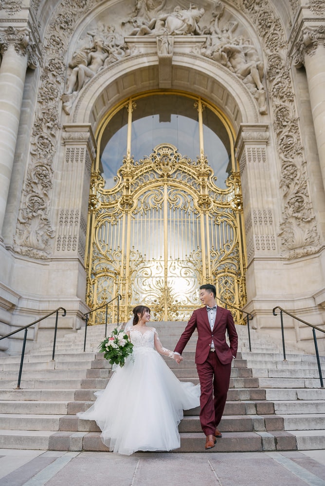 pre wedding pictures poses - walking down the stairs of petit palais pre wedding pictures poses - walking down the stairs of petit palais