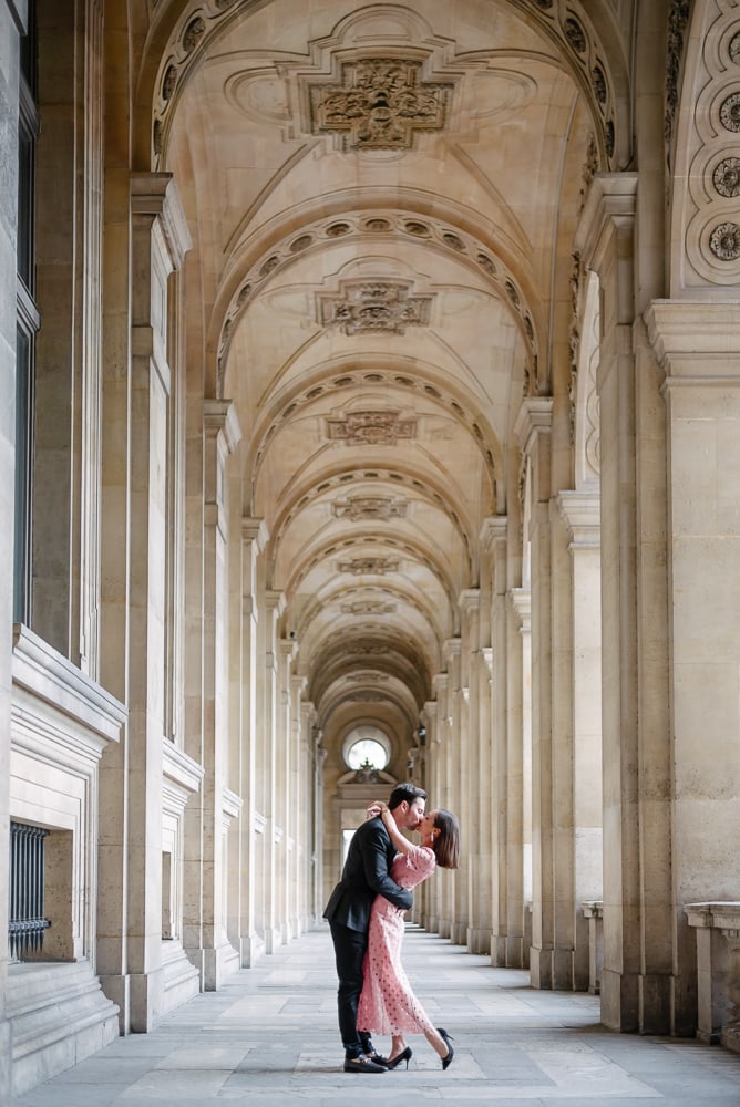 Couple photo ideas - the romantic and breathtaking kiss Couple photo ideas - the romantic and breathtaking kiss