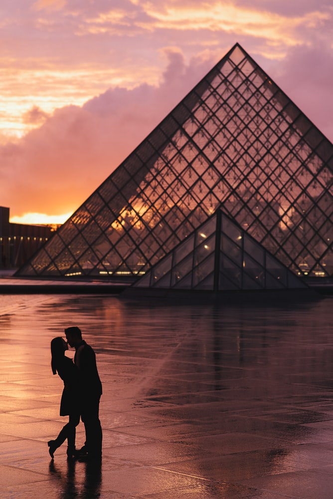 Engagement pic ideas - creative silhouette at sunset in Paris at the Louvre Pyramid Engagement pic ideas - creative silhouette at sunset in Paris at the Louvre Pyramid