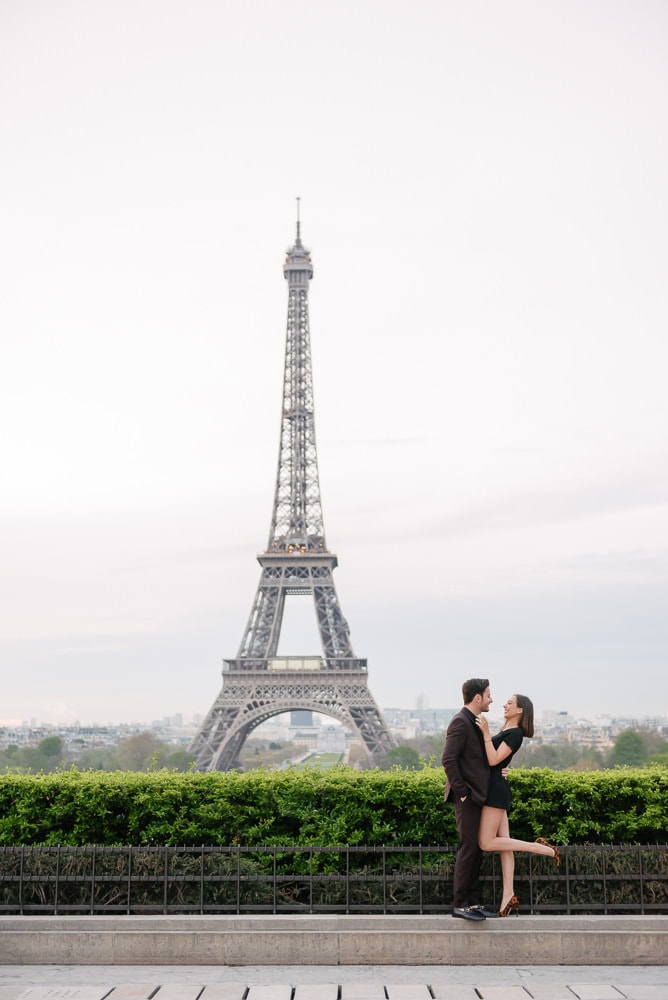 couples photoshoot themes - honeymoon photography in Paris couples photoshoot themes - honeymoon photography in Paris