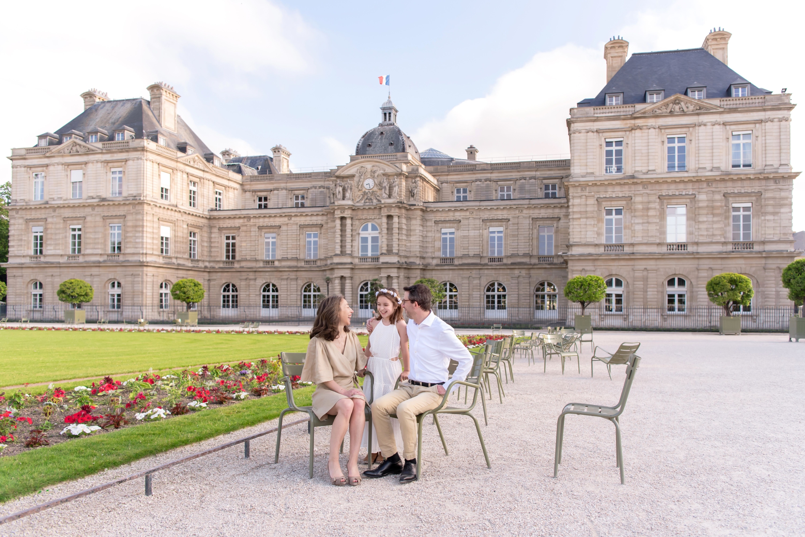 Family photo session with Irene in Luxembourg Gardens