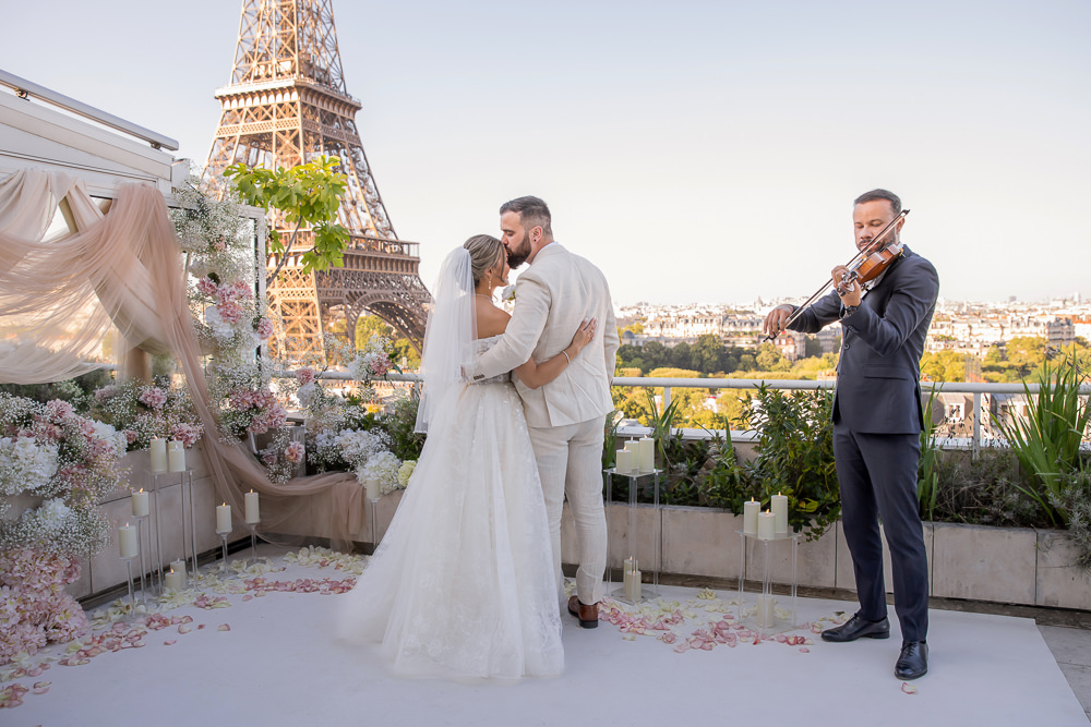 Violonist rooftop elopement photos by Lena